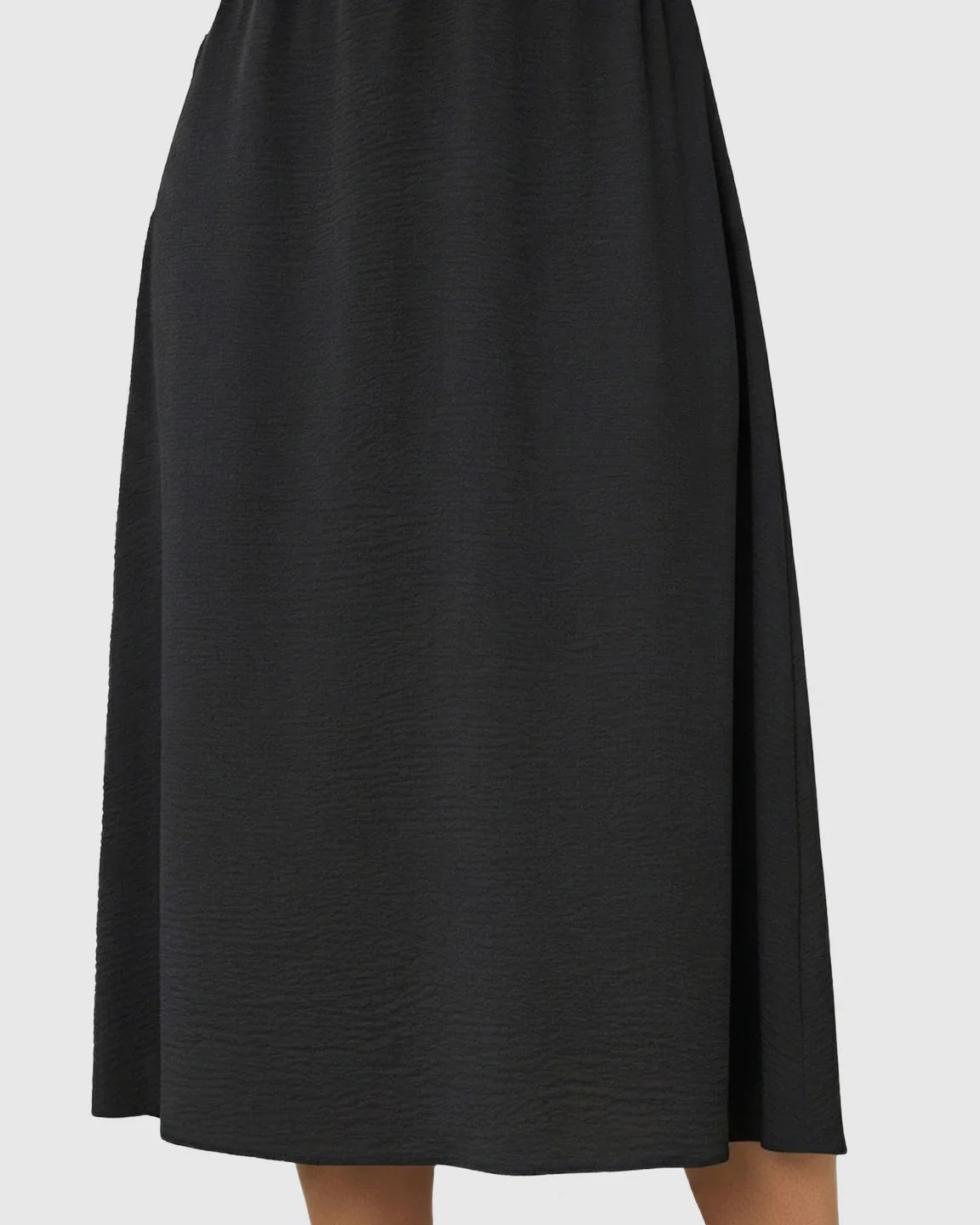 Bump Society – The Comfort Collection: Tie-Knot Front Swing Silhouette Maternity Midi Dress
