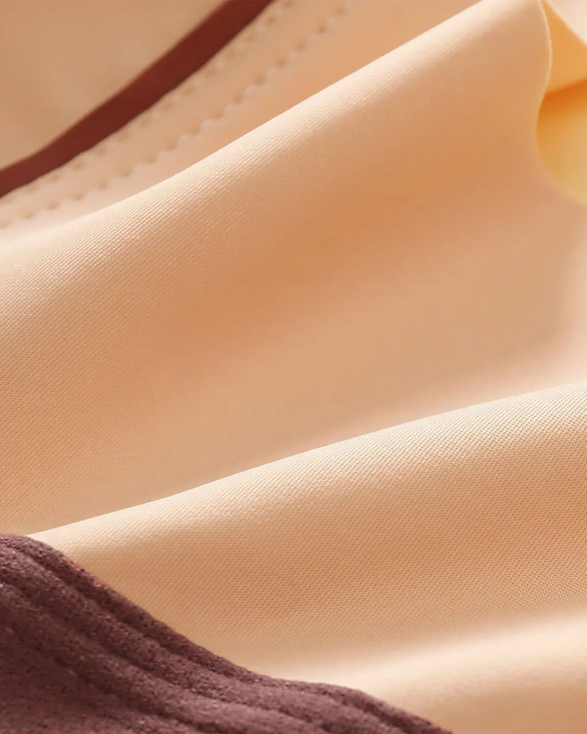 Bump Society – The Nursing Collection: Scalloped V-Neck Contrast Trim Nursing Bra