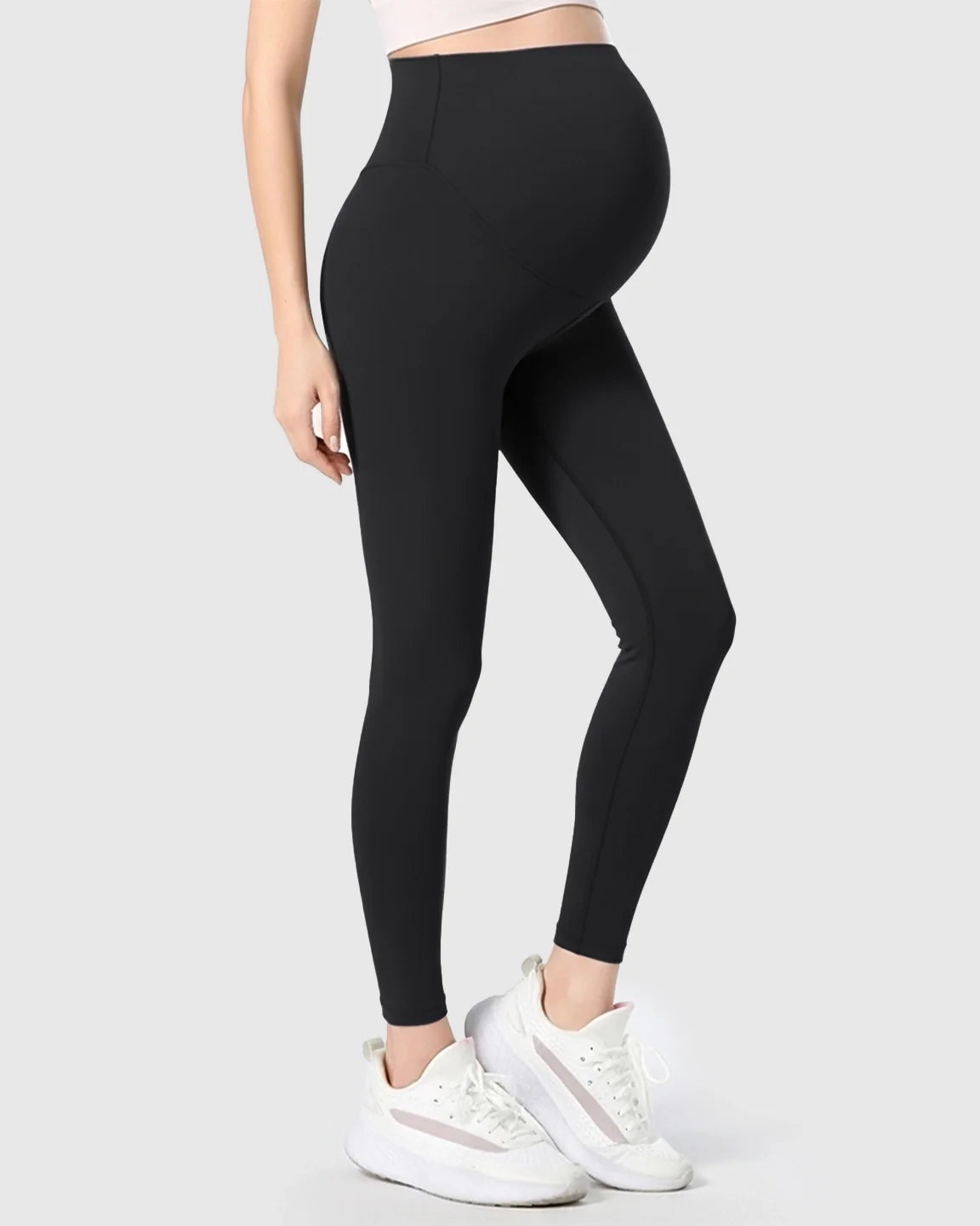 Black double-layer belly support maternity leggings on a pregnant model, showcasing the high-waist design.